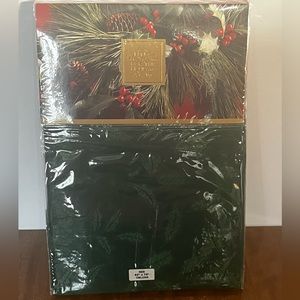 Green Lenox Holly Damask Tablecloth. 52"x70" oblong